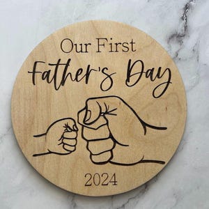 Fist Bump Disc Gift for Dad – Personalized Father’s Day Wood Sign