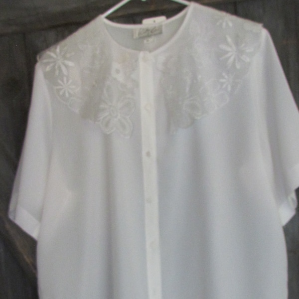 Vintage Kathy Che white Women's modest blouse lace collar white Made in USA size 16