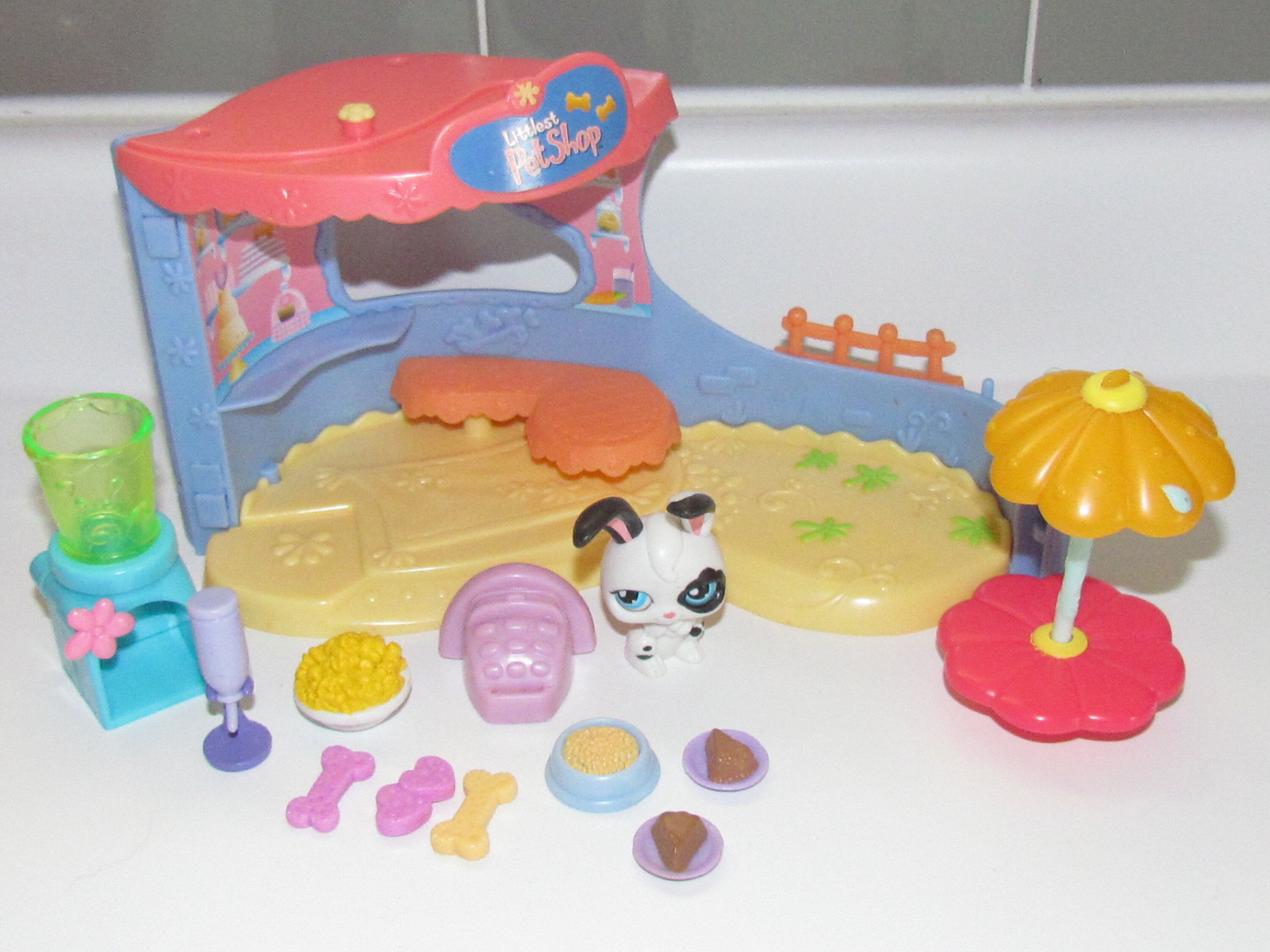 Littlest Pet Shop Pet Bakery Hasbro Bunny Rabbit Display Play