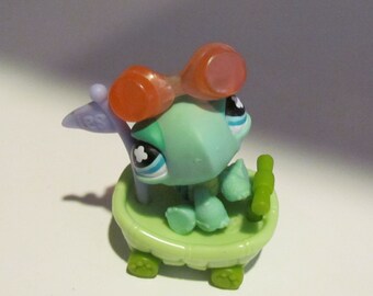 Hasbro Littlest Pet  Shop LPS Portable Pet Turtle with Wheelbarrow goggles #642 funniest Set