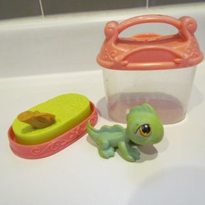 LPS Littlest Pet Shop Hasbro Reptiles Lizard Iguana Gecko figure bobble head toy set cage aquarium
