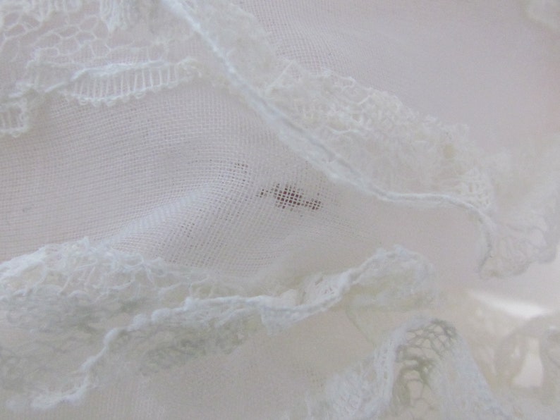 Vintage white Lace /& satin Baby doll hat bonnet tie straps hand made