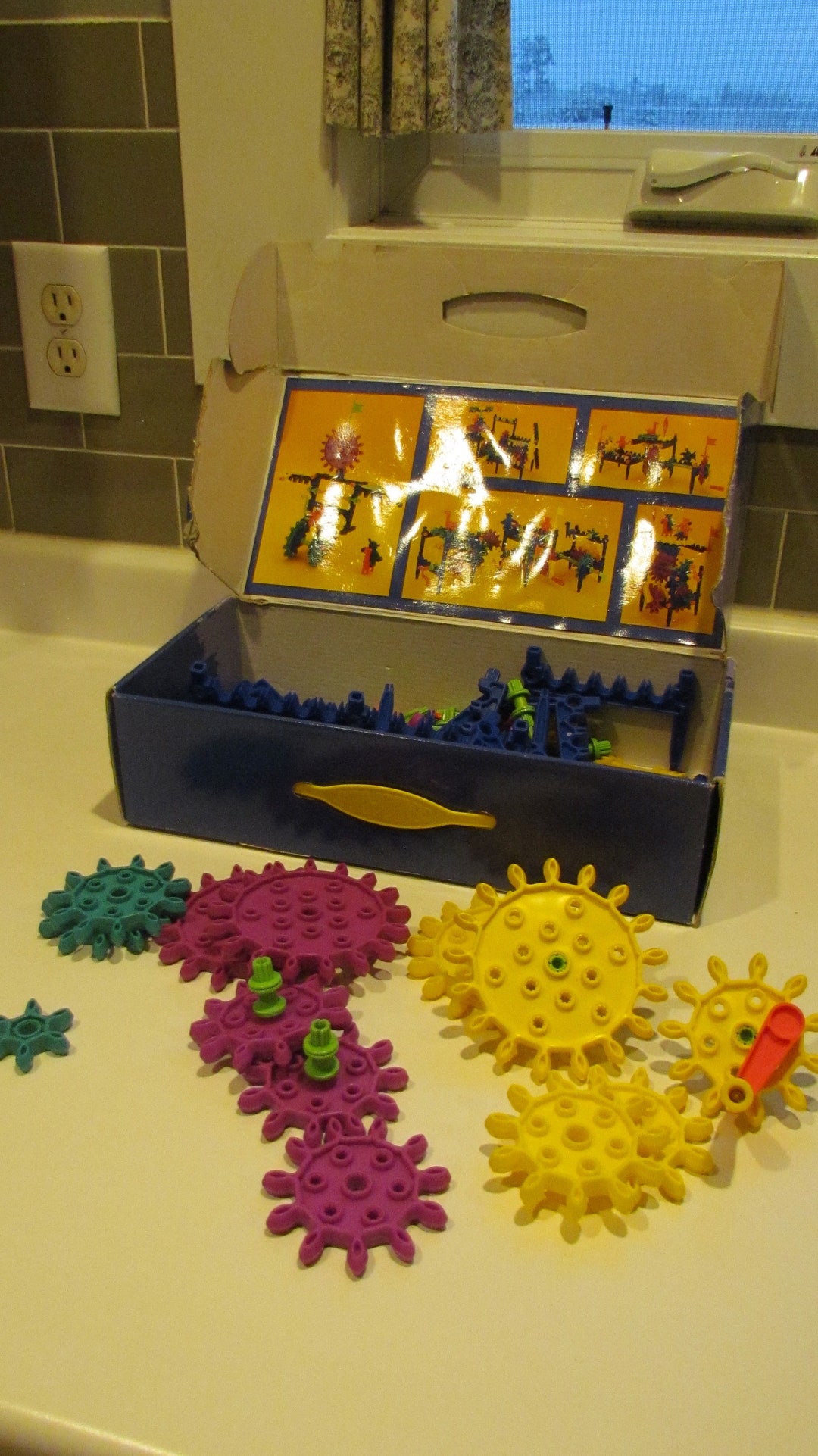 Vintage Discovery Toys 1991 Gearopolis Construction Toy Game 90's Gears