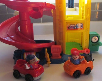 Fisher-Price Little People Racin' Ramps Garage Service Center toy Garage Cars Ramp Lift Elevator