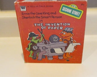 Ernie der Höhlenkönig und Sherlock the Smart Person in The Invention of Paper Hardcover 1975 von Daniel Wilcox Sesamstraße Whitman 70er Jahre