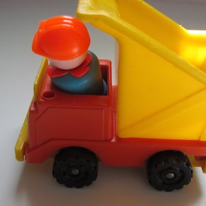 70&#39;s Vintage Fisher Price Little People dump truck Construction 1976