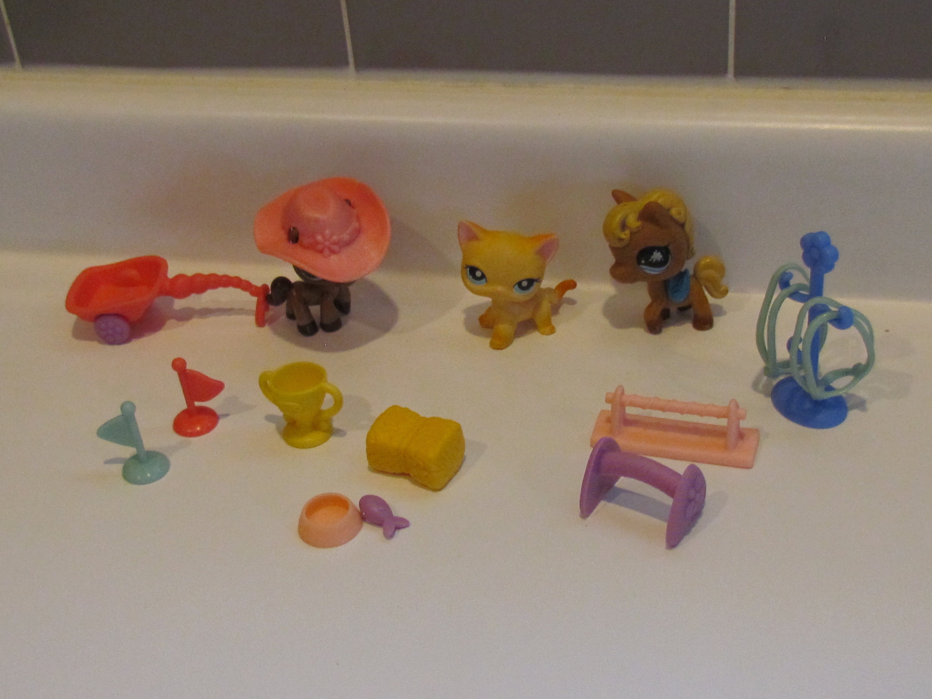 Littlest Pet Shop Magic Motion Tree House Playset Hasbro LPS Toy Walking  Pets Wind Up 