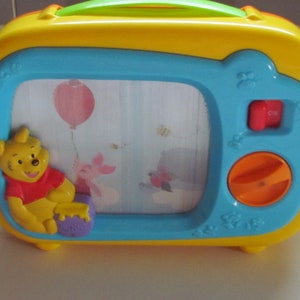 Vintage Disney Winnie The Pooh television Musical wind up SCROLLING Tv Screen Toy Playgo theme song