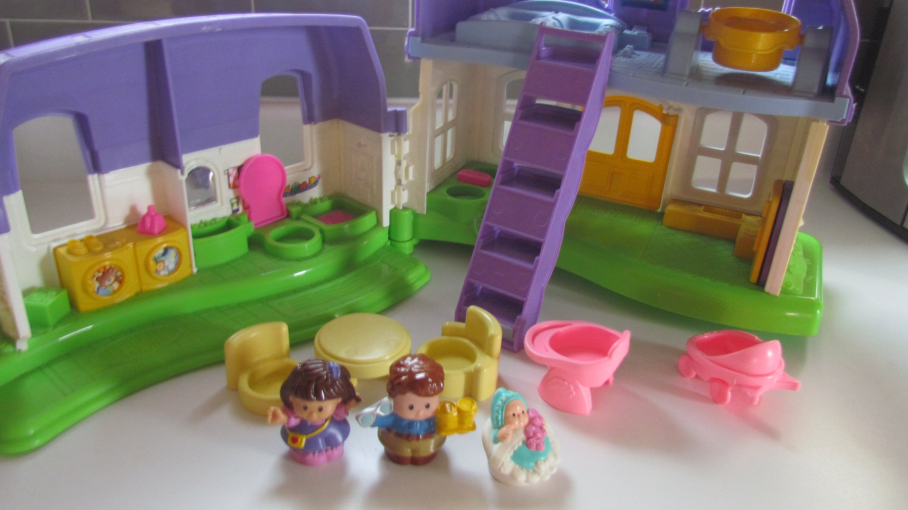 Fisher Price Little People Happy Sounds Folding Doll House With