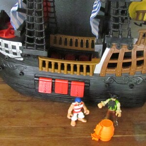 Lot of Playmobil Pirate Ship, figures & accessories; Chest Cannons Weapons  Bird