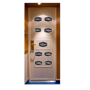 Imán personalizado para la puerta del camarote de un crucero Disney con el nombre de la familia y la compañía de cruceros, ideal para viajes familiares en crucero, fantasía mágica y mágica. imagen 6