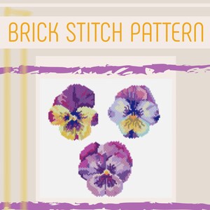 Puede incluir: Ilustración digital con tres flores de pensamiento en un patrón de puntada de ladrillo. Las flores son en tonos de morado, amarillo y blanco, sobre un fondo neutro con el texto "BRICK STITCH PATTERN".