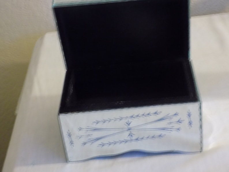 Vintage Mirrored Box Etched 4 tall /& 7 wide