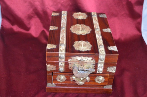 Vintage Oriental Wooden and Brass Jewelry Box   8… - image 9