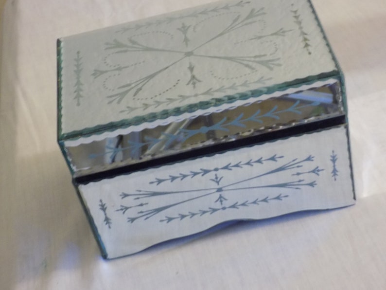 Vintage Mirrored Box Etched 4 tall /& 7 wide