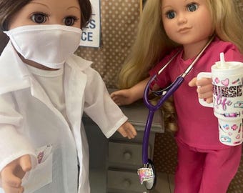 Conjunto de uniforme médico/enfermero de 18" para muñeca: estetoscopio, bata de laboratorio y taza Stanley