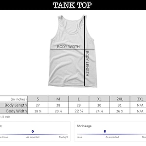 Op de afbeelding: Maattabel voor een tanktop in de maten S tot en met 3XL. De tabel toont de lichaamslengte en de lichaamsbreedte in inches. De tabel bevat ook een pasvormgids en een krimpgids.
