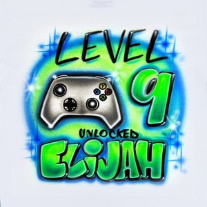 Camiseta de juego personalizada única con aerógrafo / Camiseta de jugador personalizada para entusiastas de los videojuegos / Ropa de juego artesanal