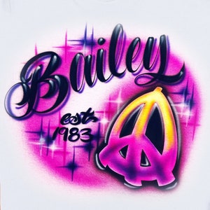 Handgefertigtes Airbrush Peace Zeichen T-Shirt - Anpassbare Farben & Größen - Künstlerisches und einzigartiges Design