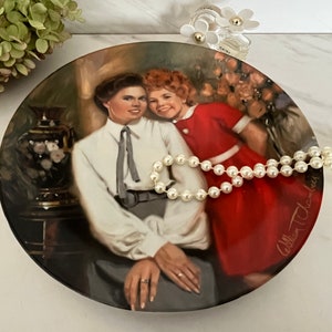 Annie Collector Series Collection Collectible Plate” Annie and Grace”. Edwin M. Knowles China Plate. Newell W. Virginia. Bradford Exchange.