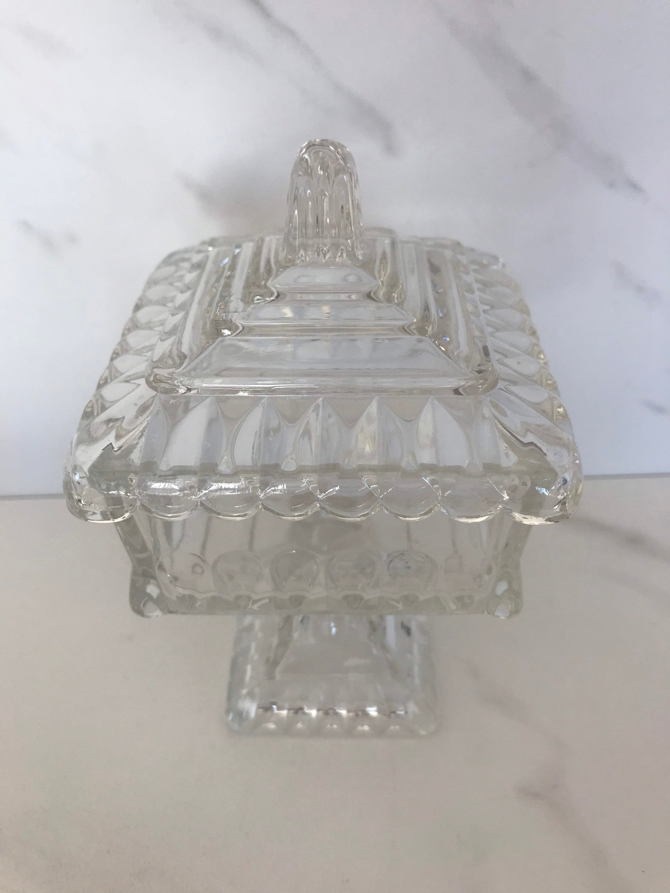 ガラス細工　キャンディディッシュボウル　WESTMORELAND GLASS Vintage Westmoreland Glass Split Handle Milk Glass Small