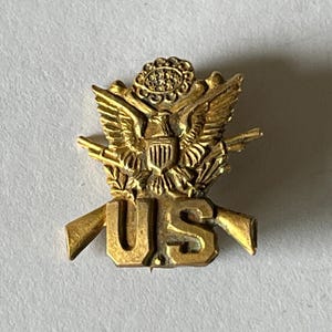 WWII Army Infantry Sweetheart US  Patriotic Cap Pin. Gold Tone. Pin back.