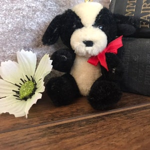 Too Cute Hallmark Keepsake Ornament 1984 Frisbee Puppy #QX4444-NOBOX Too Cute Hallmark Keepsake Ornament 1984 Frisbee Puppy #QX4444-NOBOX