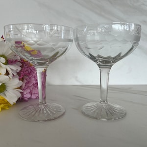 Art Deco Style Crystal Coupe Glasses. Etched Daisy and Etched Rings. Classic Stem Classy Classic Coupes. Set of Two
