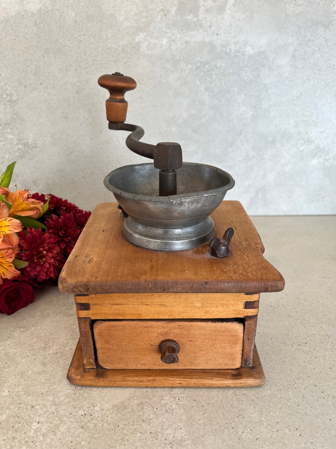 Value Vintage Coffee Mill 1870's Lassetter Cast Iron Single Wheel Large  Hand Coffee Grinder, image size:1080x1440