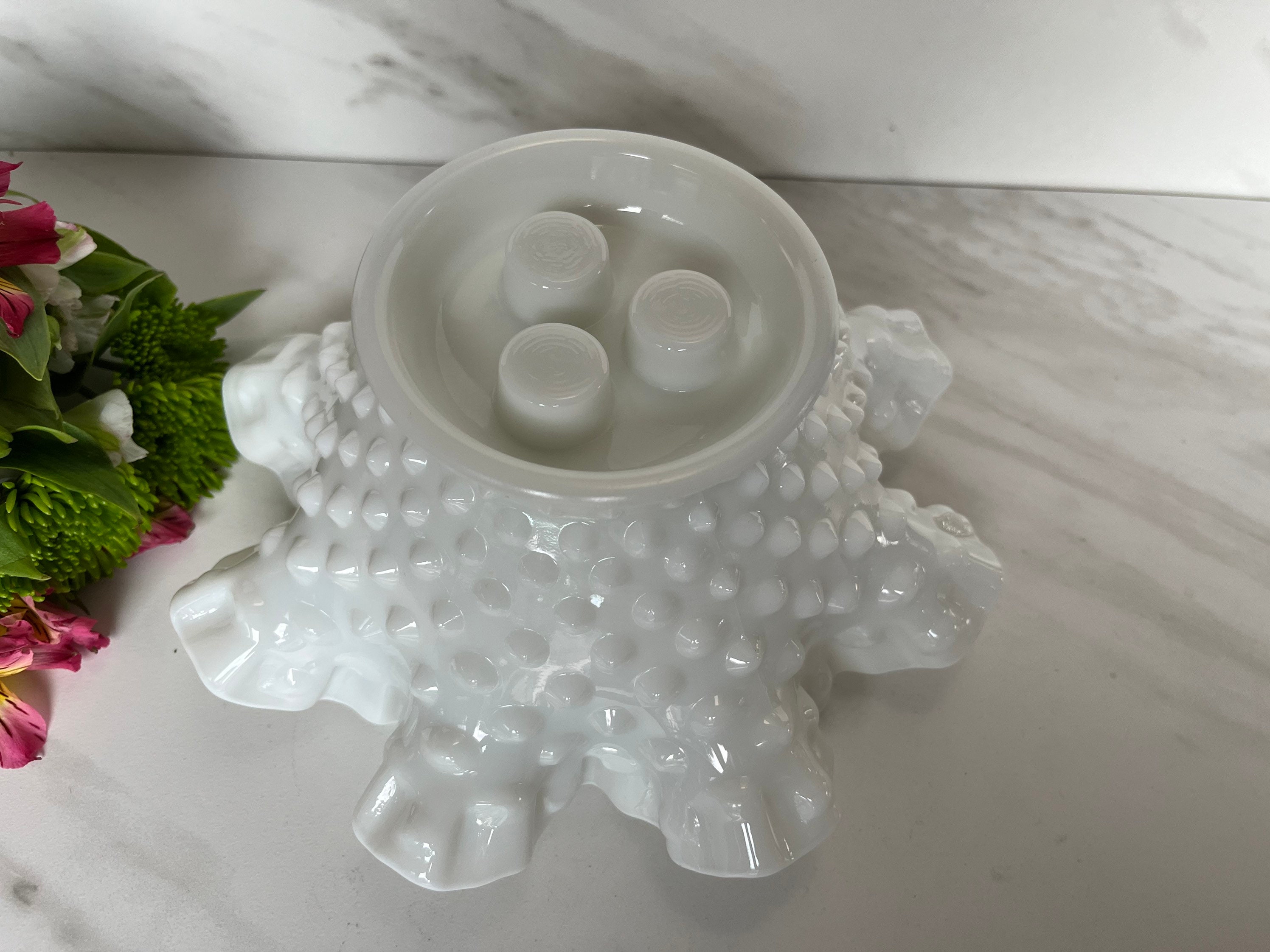 フェントン ミルクグラス フリルエッジボウル ホワイト　ドット フェントン ミルクグラス フリルエッジボウル ホワイト ドット