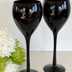 Vintage Classic Hand Blown Amethyst Purple Cup Wine Glasses with Etched Grapes. Set of Two. 1970/1980’s