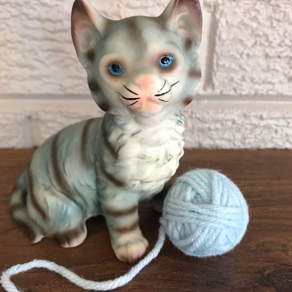 Cat Vintage Gray Blue Tabby Kitty Cat Porcelain Figurine. Matte Finish 1970’s Norleans Japan