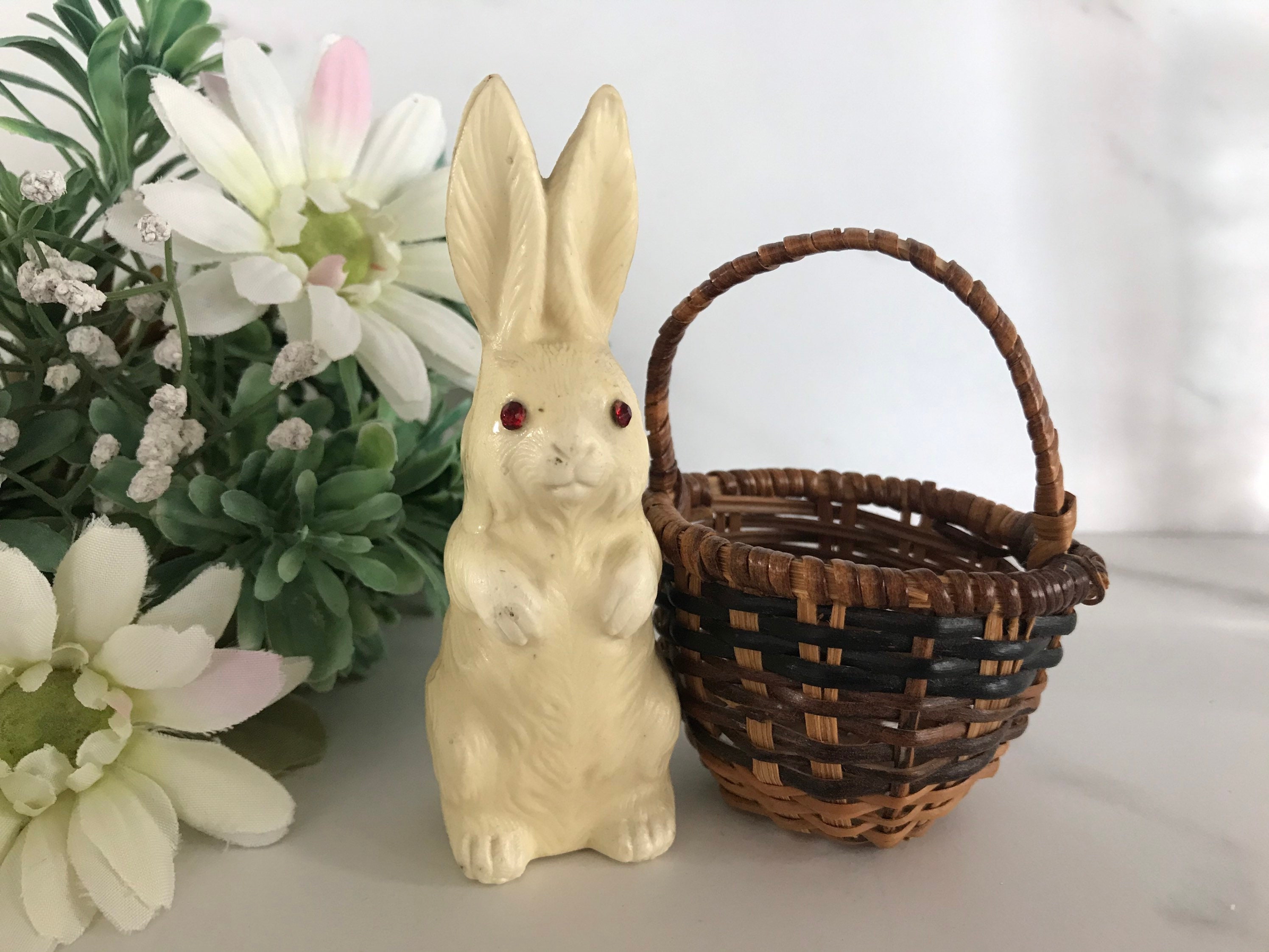 Ceramic Bunny With Basket main image 0