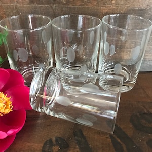 MId Century Vintage Etched Oval Design Juice, Whiskey, Port,  Liqueur or Juice Glasses. 1960/1970’s.