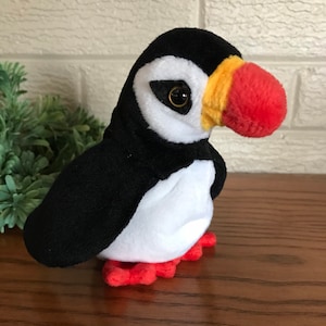 Penguin Puffin the Penguin Toy Beanie Baby. Birthday March 17 1997 Ty Inc. Oakbrook, Illinois