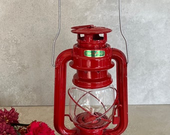 Moonlight Red Hurricane Kerosene Lantern With Screw Button With