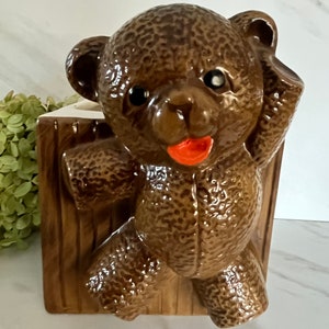 Beautiful Vintage Haeger Pottery Teddy Bear Planter or Vase. Original Stamp on Bottom and Foil Sticker on Back. Haeger Craftsmen Made in USA