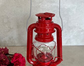 Moonlight Red Hurricane Kerosene Lantern With Screw Button With
