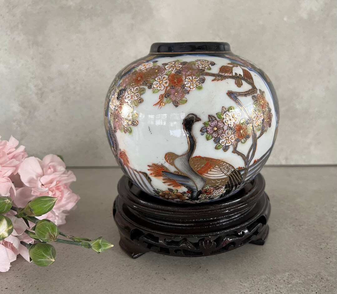 Japanese Style Vintage Vase. Beautiful Flowers Black and White With ...