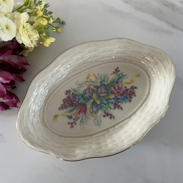 Lenox Bone China Ivory Jewelry or Soap Dish With 24 karat Gold Trim and Flower Decor. Made in USA 1980’s