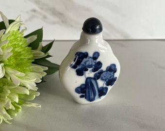 Asian Porcelain Antique Vintage Snuff or Perfume Fragrance Bottle. No Makers Mark.