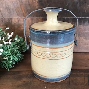Vintage Stoneware Lightening Style Jar with Lid. Metal wire and Bale. 1980/1990’s.