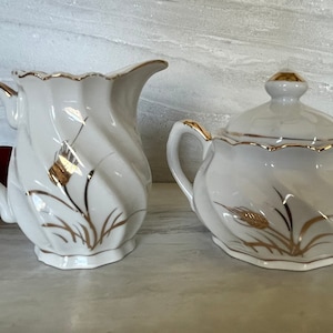 Vintage Porcelain Lefton Sea Shell Gold Wheat Pattern Sugar and Creamer Set. Hand Painted Marked Lefton on Bottom.