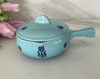 Cronin Pottery Blue Vintage Glazed Covered Miniature Ramen, Bean Pot or Casserole Dish with handle. Navy Blue Tulips. Made in USA 1970’s