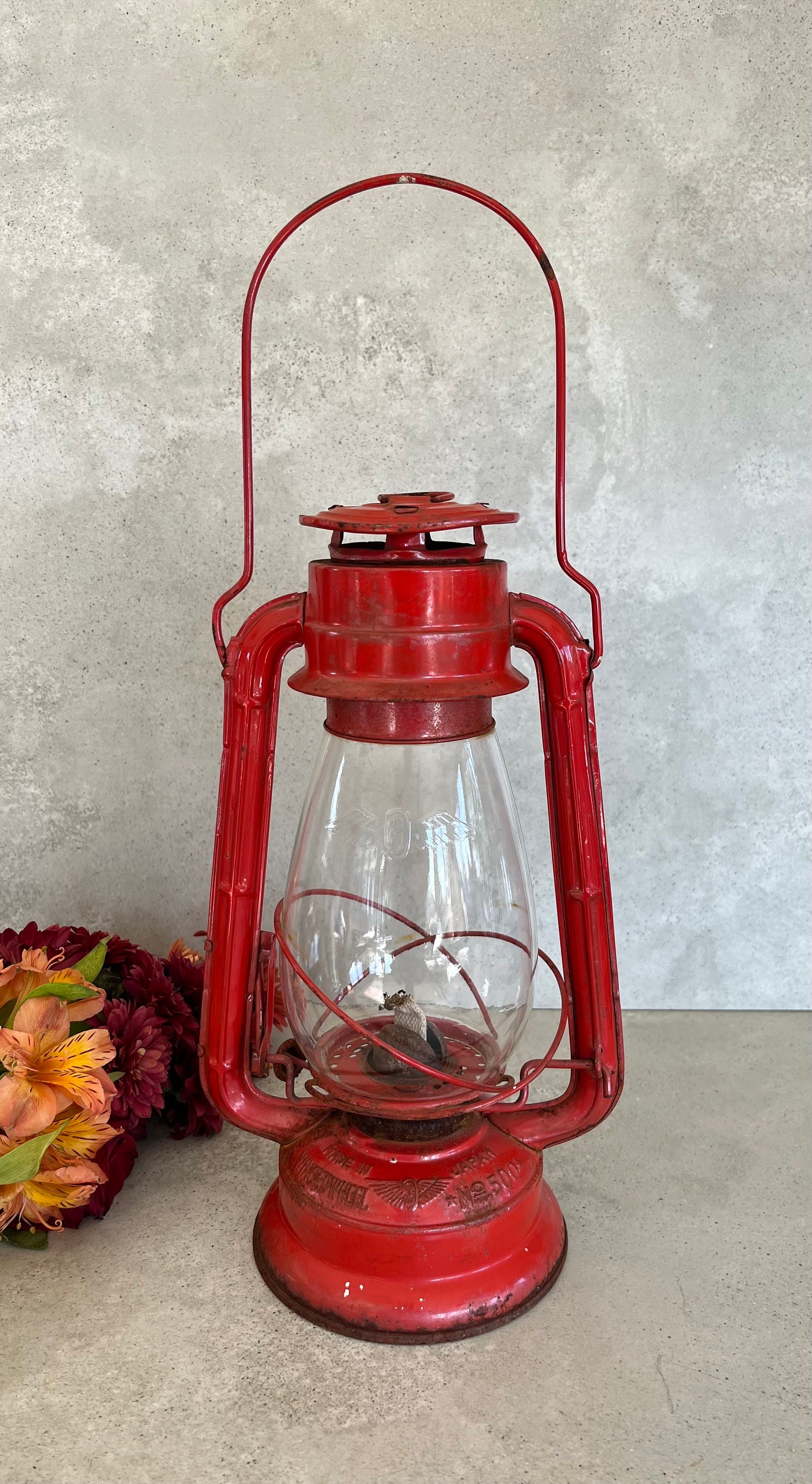 Wingedwheel #500 Red Kerosene Lantern With Screw Button Wingedwheel #500 Red Kerosene Lantern With Screw Button
