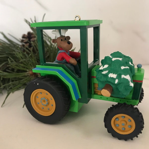 John Deere Hallmark Keepsake Vintage Christmas Ornament Holiday Haul. John Deere Tractor with Deer Ornament. Original box 1996.