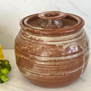 Vintage Stoneware Glazed Pottery Cookie Jar with Lid. Hand Made Signed on bottom by Artist. 1970/1980’s