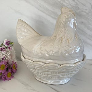Pier One Vintage Ceramic Cream White Hen, Chicken Covered Nesting Dish or Cookie 1980’s.