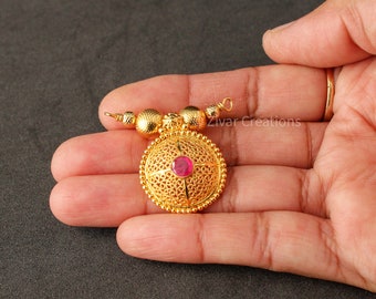 Jali Design Gold Tone Pendant