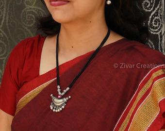 Handmade oxidierte deutsche Silber Chandrakor Mangalsutra Set: Schwarze Perlen, 50cm